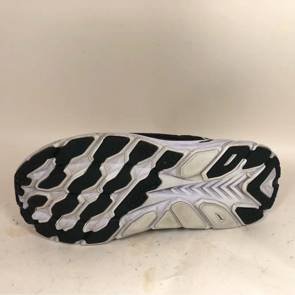 Hoka One One Clifton 8 Black White Running Shoes 1119394BWHT Women's Sz 8.5B